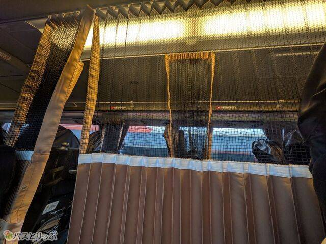 カーテン上部は網状で閉塞感なし