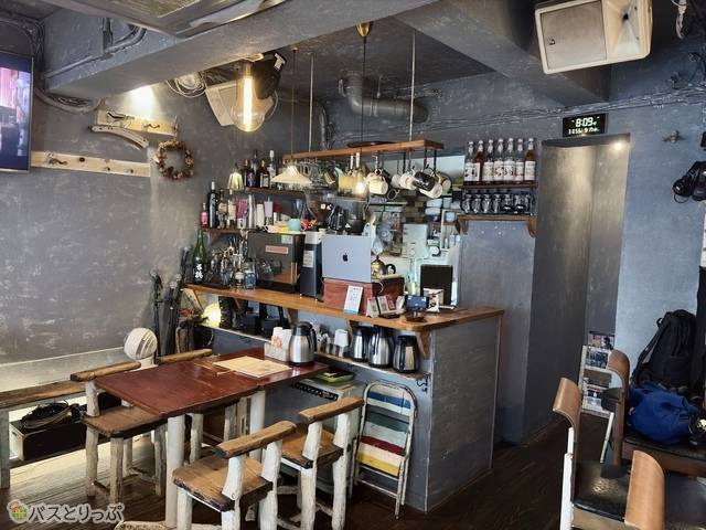 店内にはカウンター席もあり、1人でも落ち着いて過ごせます