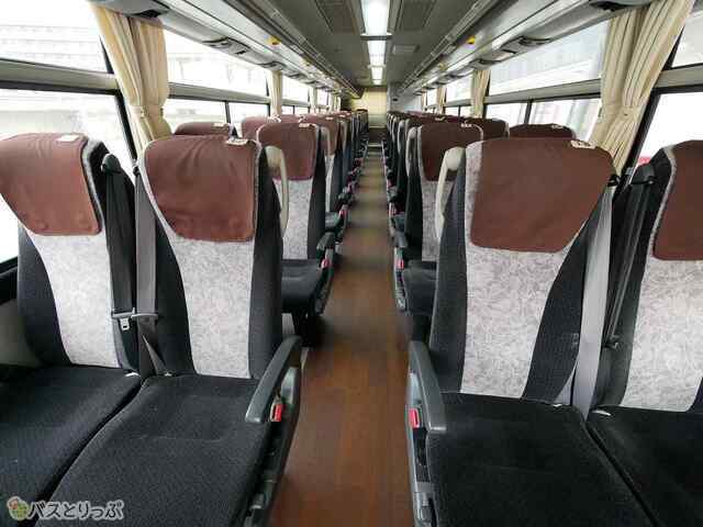 車内は4列シート
