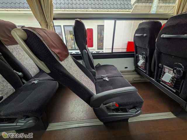 リクライニングの角度は深め