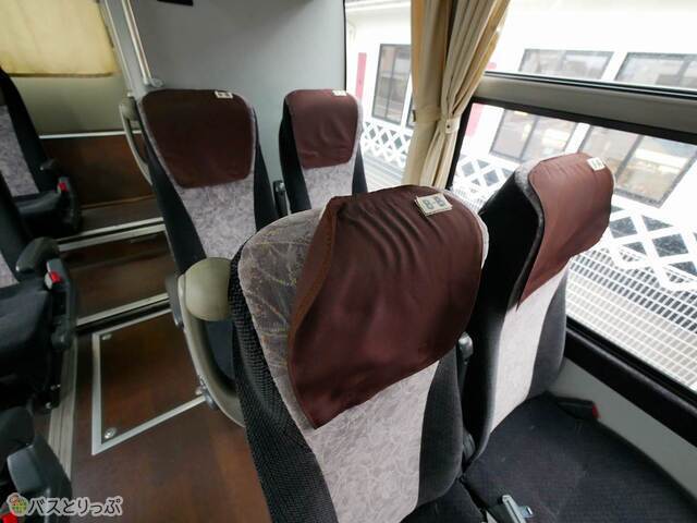 乗車口側シートの最後尾にトイレ