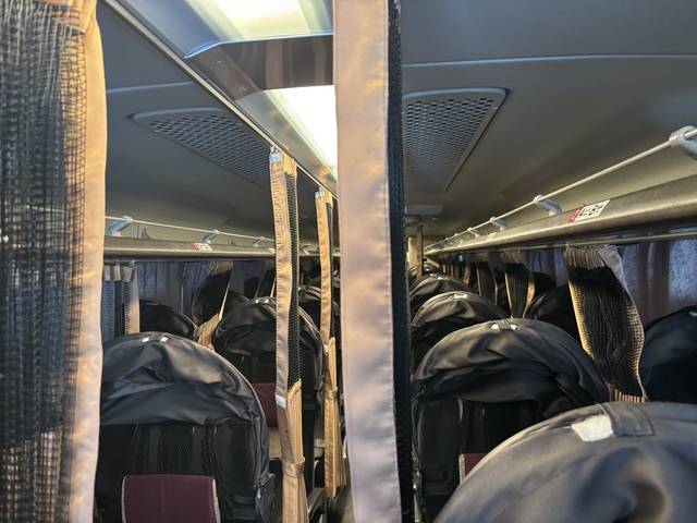 カーテンを下ろすとこんな感じ（※画像提供：岩手県北自動車）