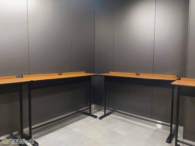 コンセント付きカウンターが