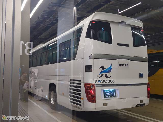車両後方にもロゴが