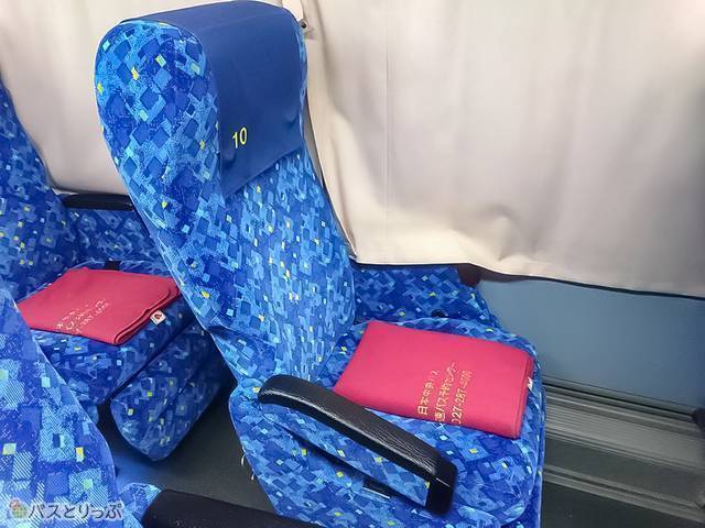 カーテンにはマジックテープが！