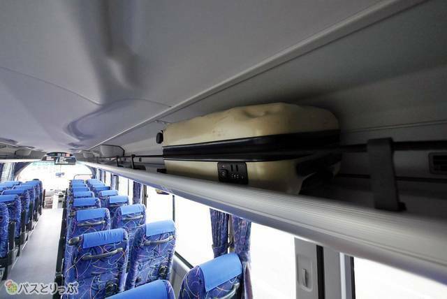 車内上部の荷物置き
