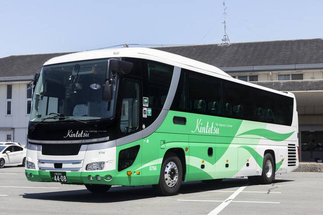 外観デザインは昼行・夜行とも共通（画像提供：近鉄バス）