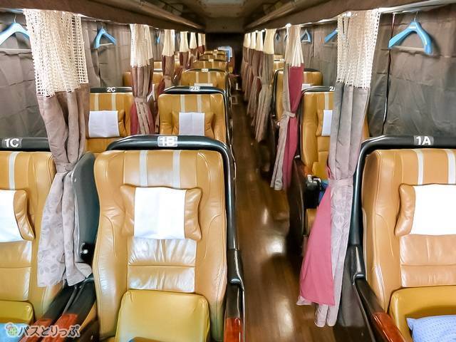 「グランシアファースト」車内
