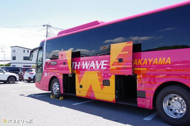 4レーンのカーテンが嬉しい3列シート！ 和歌山バス「サウスウェーブ号