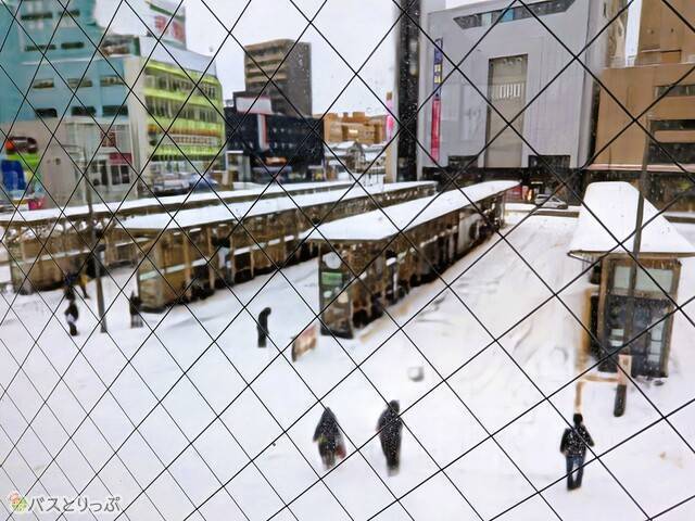 ぽぽろーどから見たバスロータリー