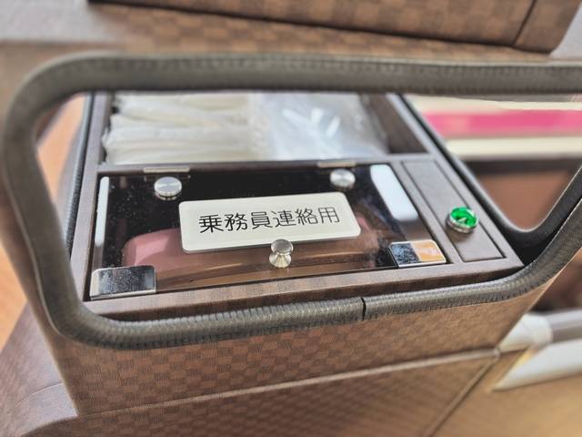 非常用電話ボックス（提供：阪急観光バス）
