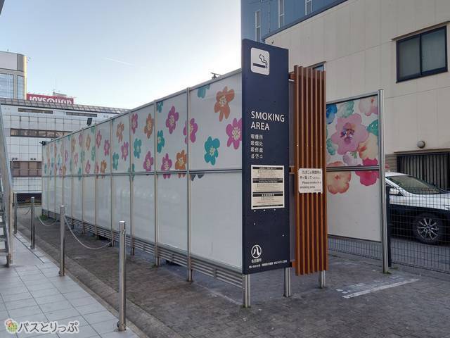 金山駅北口交番横に喫煙所が