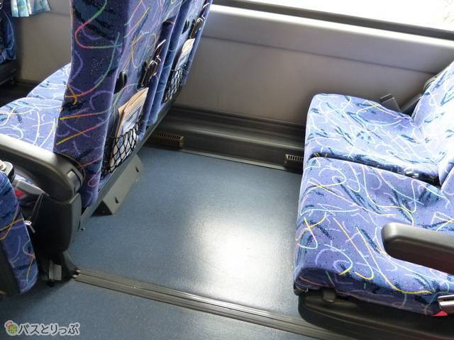 足元スペースはスッキリ