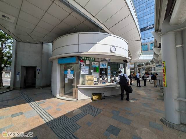 バス案内所では乗車券の販売もしています