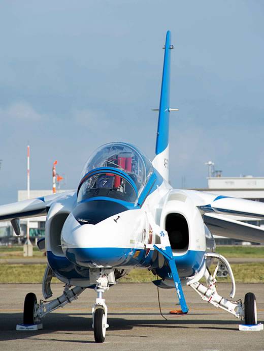 ツアー】ブルーストーク ブルーインパルスの迫力ある航空ショー見学